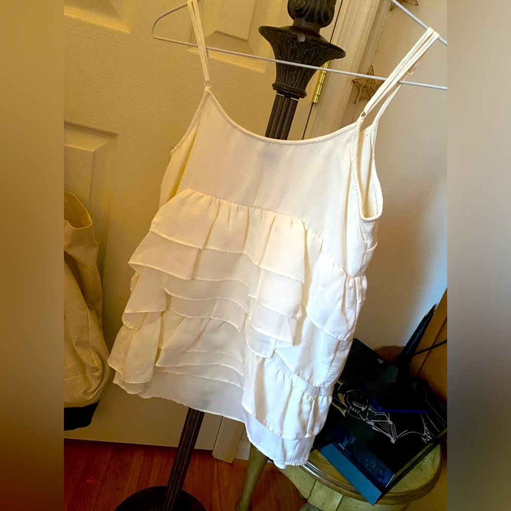 WHO WHAT WEAR Ruffle White Tank Top